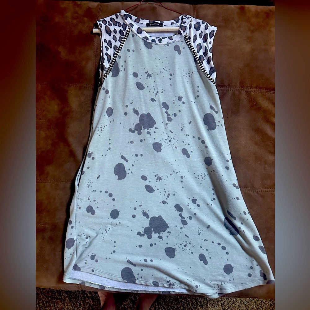 Leopard Print and splash tshirt dress with pockets. Size small. J Roberts